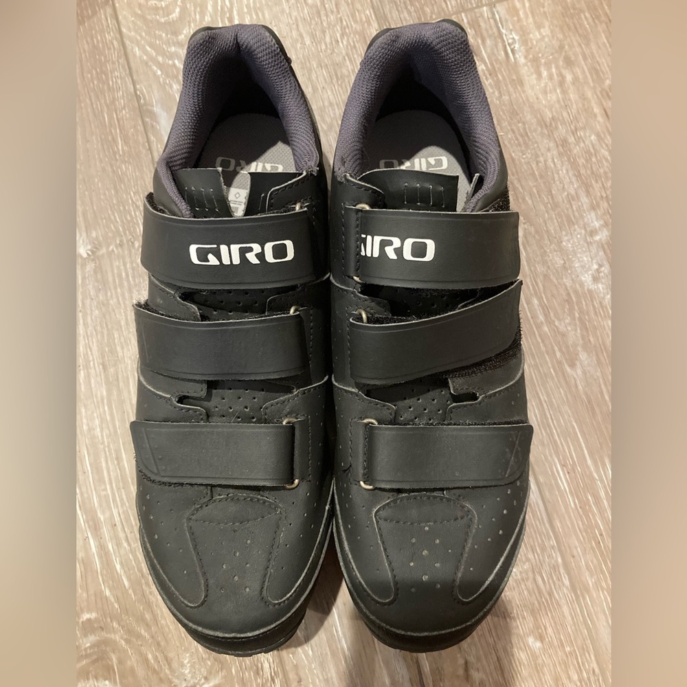 Giro Women’s Black Cycling Shoes with Straps size 10.5